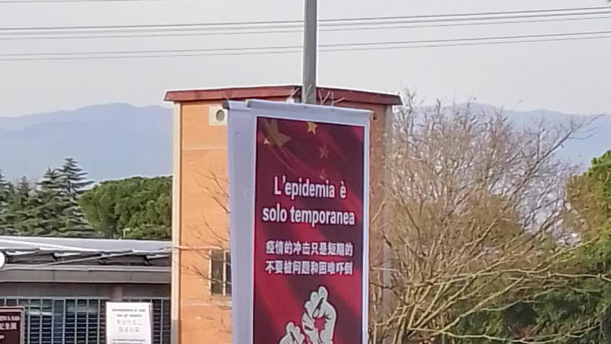Un manifesto sul coronavirus diffuso a Prato