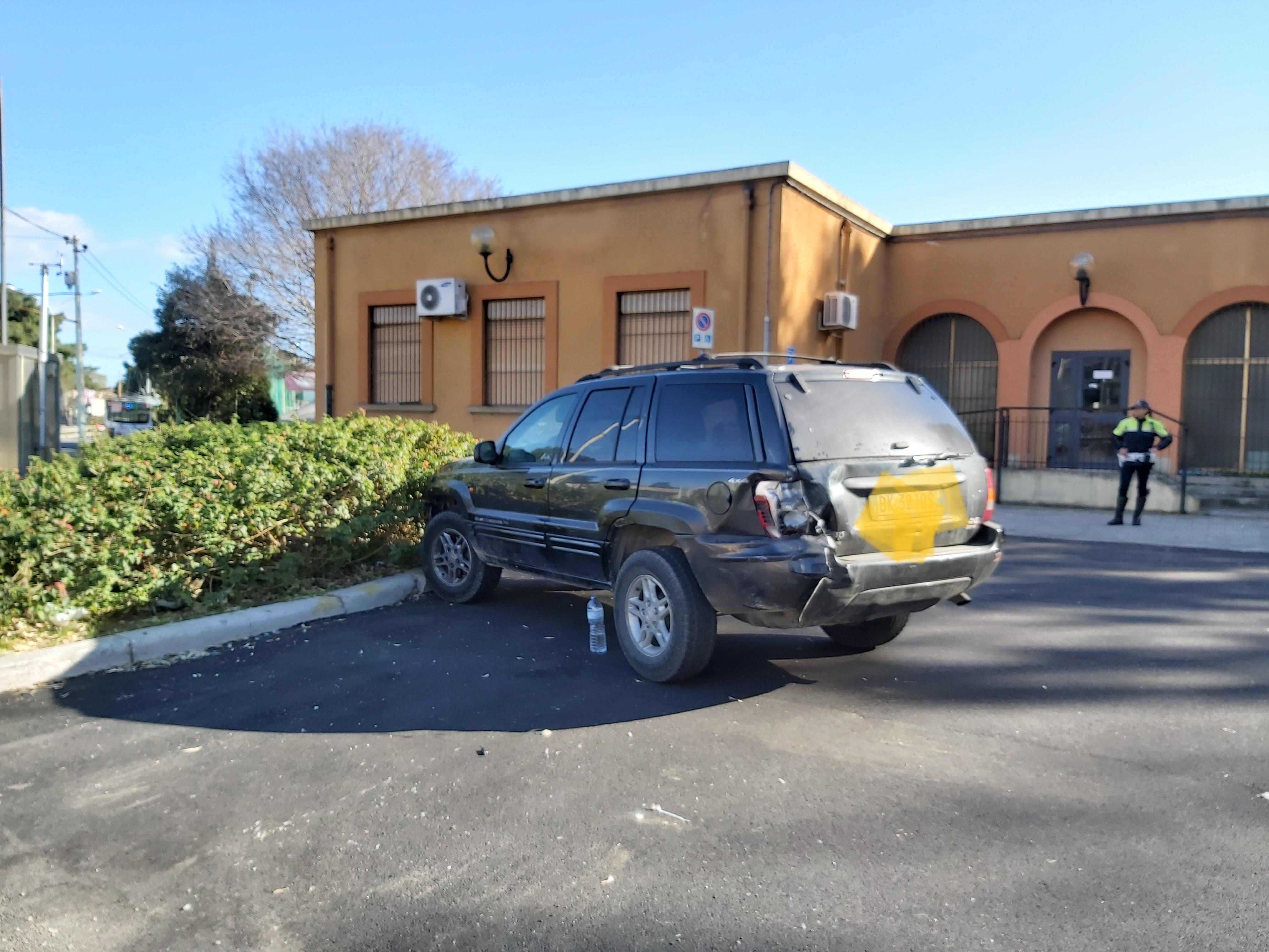 Cagliari, trovato morto dentro la sua auto