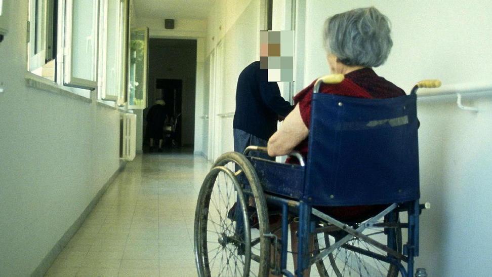 A 81 anni sconfigge il tumore ma non la burocrazia