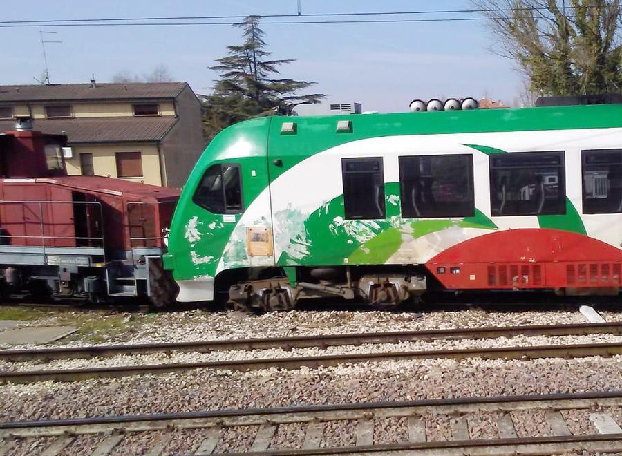Due treni si urtano sul binario di manovra Non ci sono feriti