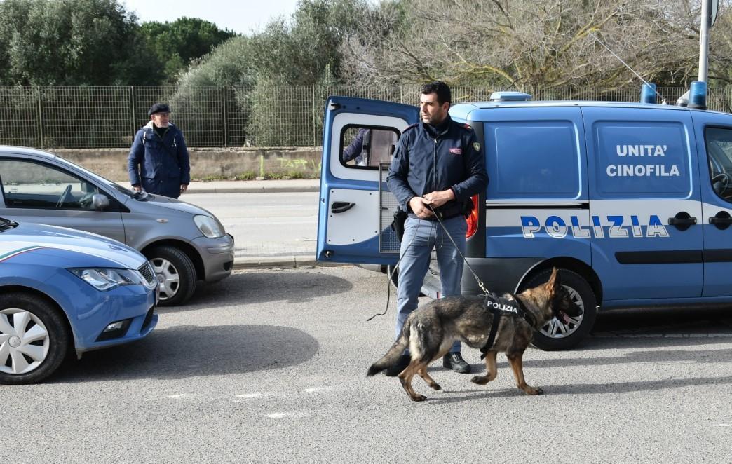 Sorpreso a scuola con la marijuana 