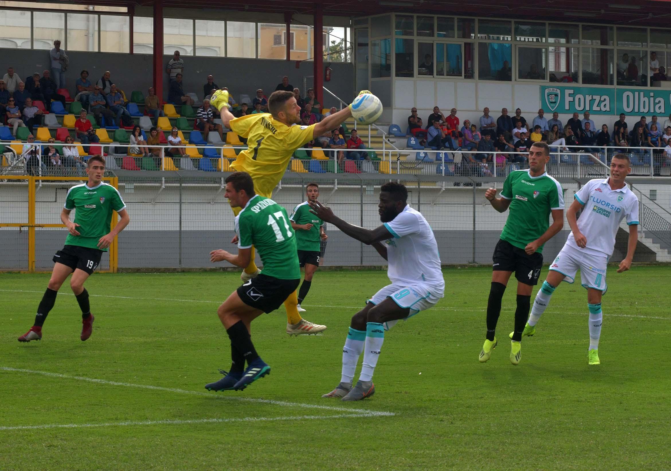 Coronavirus, rinviata anche Pro Patria-Olbia di mercoledì 26  