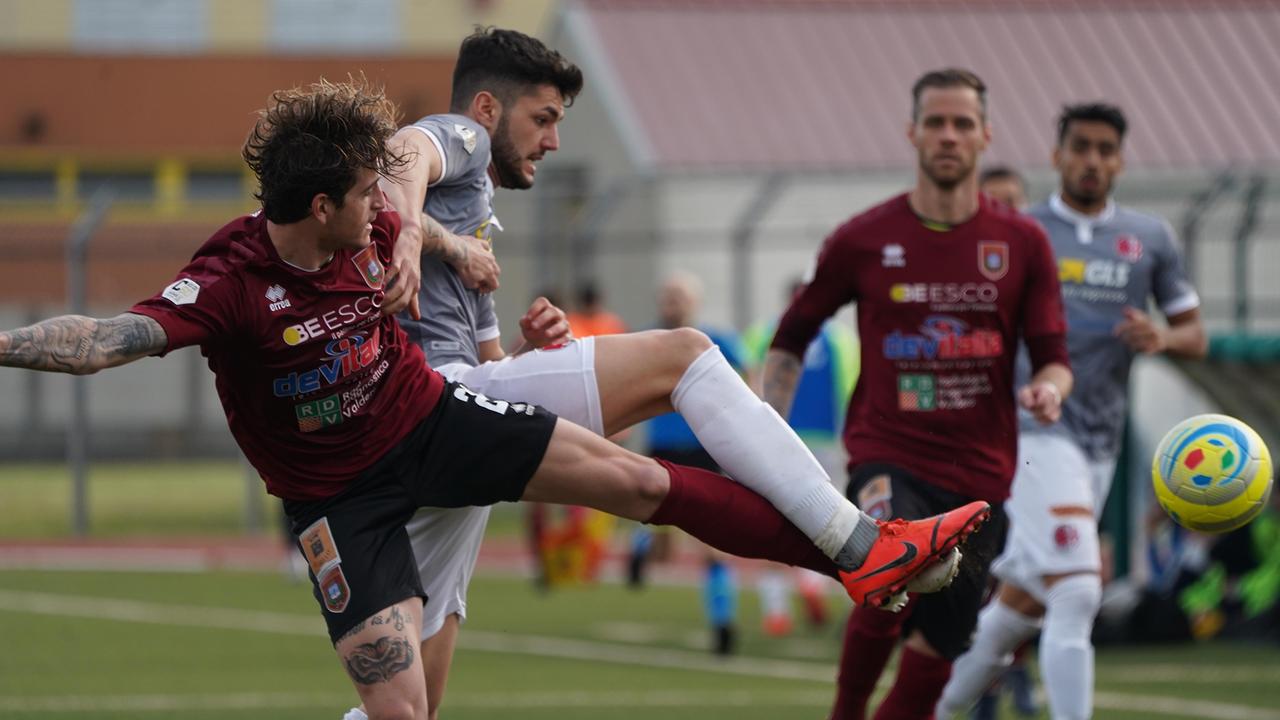 Un momento della sfida Pontedera-Alessandro (Foto Franco Silvi)