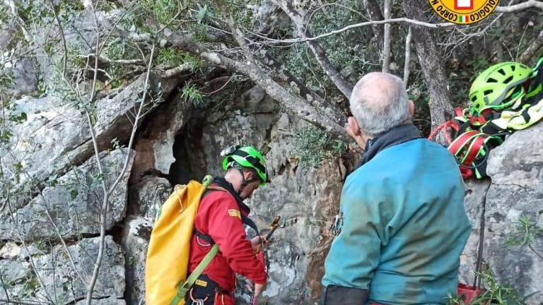 Domusnovas, speleologo ferito in grotta: tratto in salvo