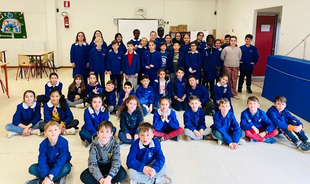 Alcuni bambini della scuola primaria di Ponzano (foto inviata dall’istituto comprensivo Empoli Est)