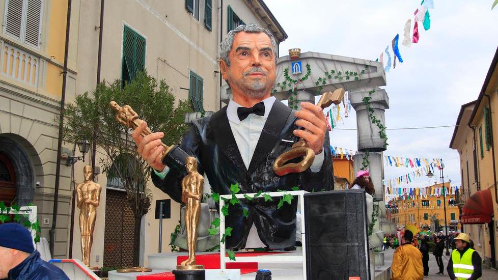 Carri e mascherate sfilano l’ultima volta e poi i verdetti