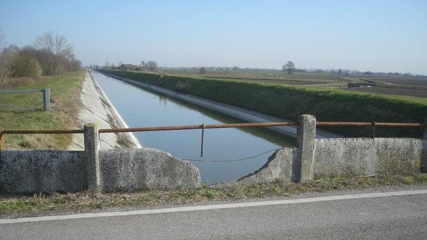 Ponte danneggiato in via Masi