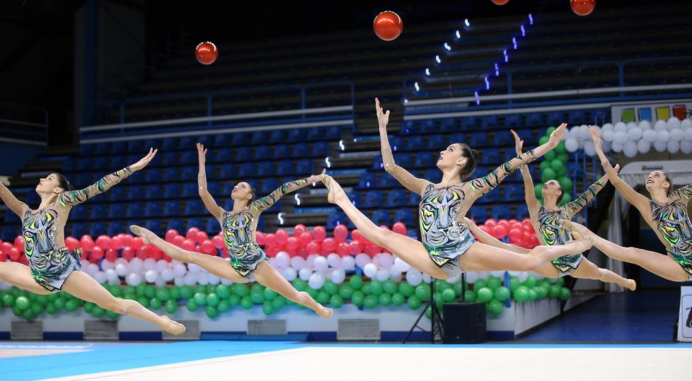 Tutti in piedi per lo show delle Farfalle a Ferrara 