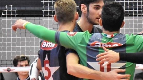 Anche lo sport con il fiato sospeso Stop per pallanuoto, volley e calcio