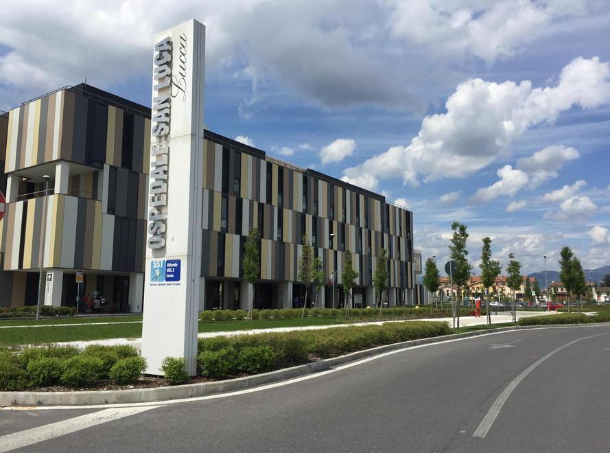 Coronavirus, check point all’ingresso dell’ospedale di Lucca