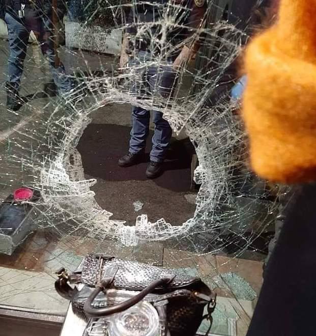 Modena. Spaccata da Extreme rubato abbigliamento Arrestato il ladro 