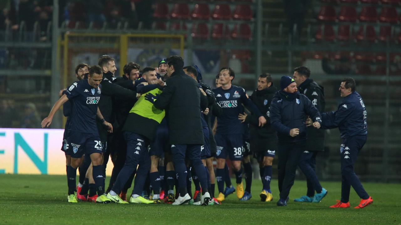 La gioia degli azzurri al Curi dopo il gol di Frattesi (foto agenzia Massimo Sestini)