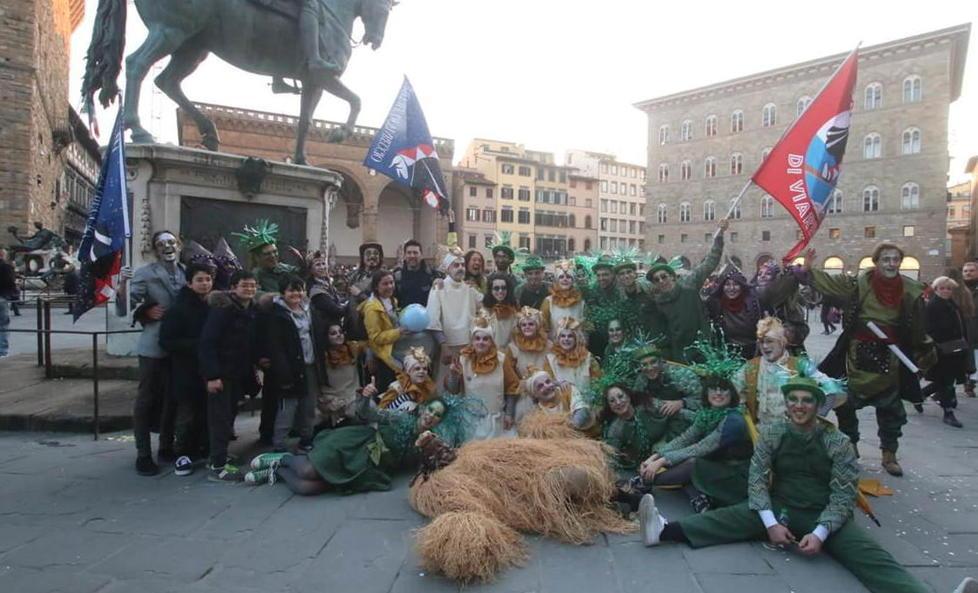 Viareggio conquista Firenze Rinasce il Carnevale gigliato