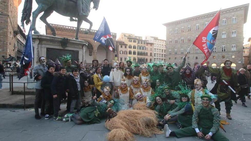 Viareggio conquista Firenze Rinasce il Carnevale gigliato