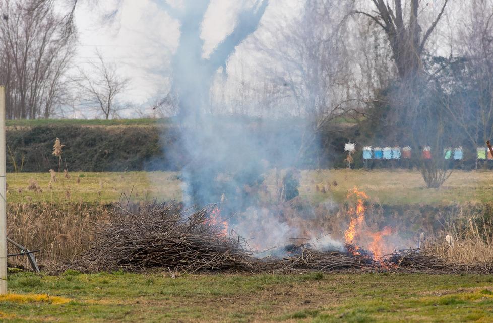 Incendio nelle campagne