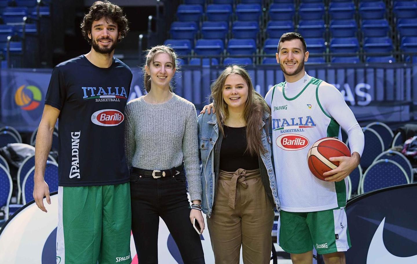 E sugli spalti una tifosa di Oristano 