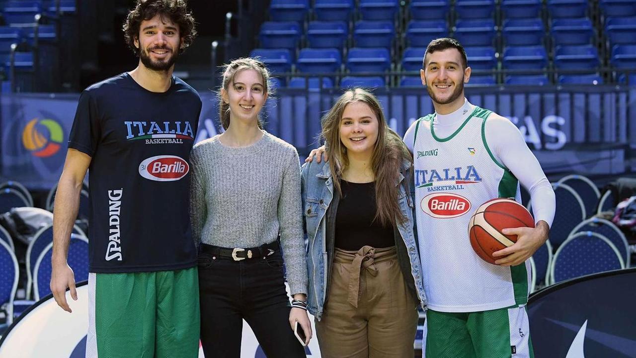 E sugli spalti una tifosa di Oristano
