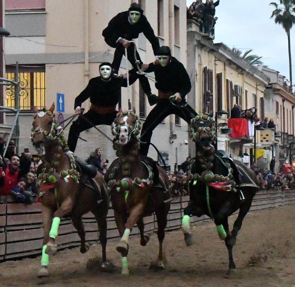 Spettacolo e paura, la domenica da eroi alla corsa delle pariglie 