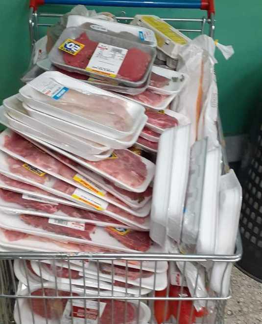 Rubano 500 euro di carne Denunciati marito e moglie 