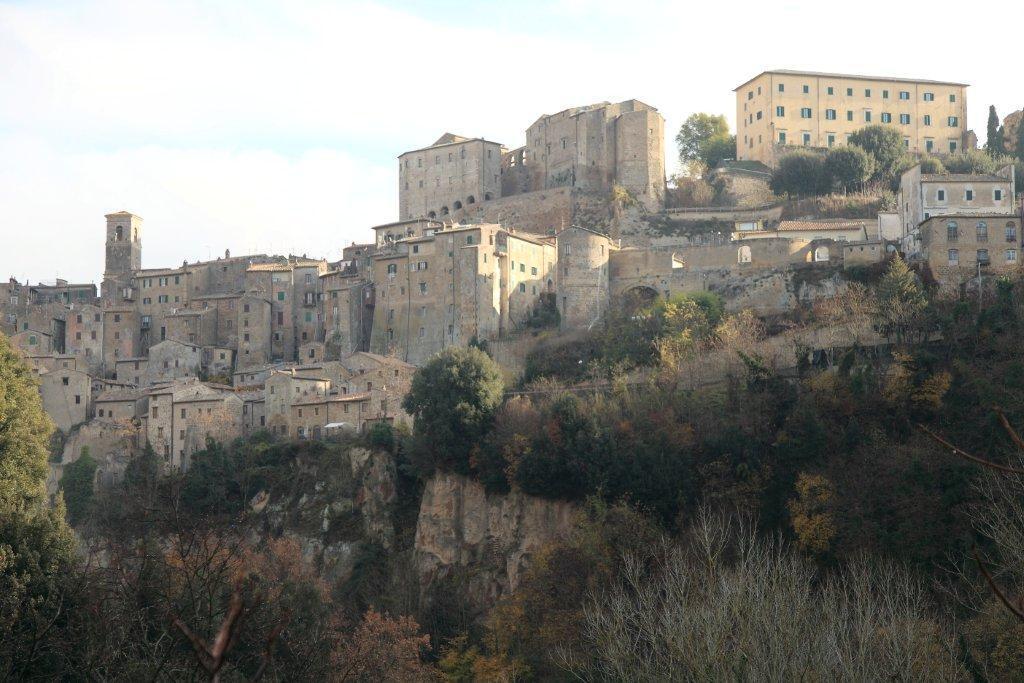 Coronavirus, negativi i test sui casi di Sorano. Riaprono le scuole
