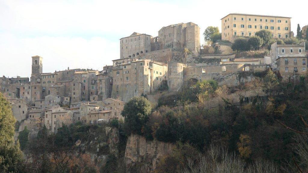 Coronavirus, negativi i test sui casi di Sorano. Riaprono le scuole