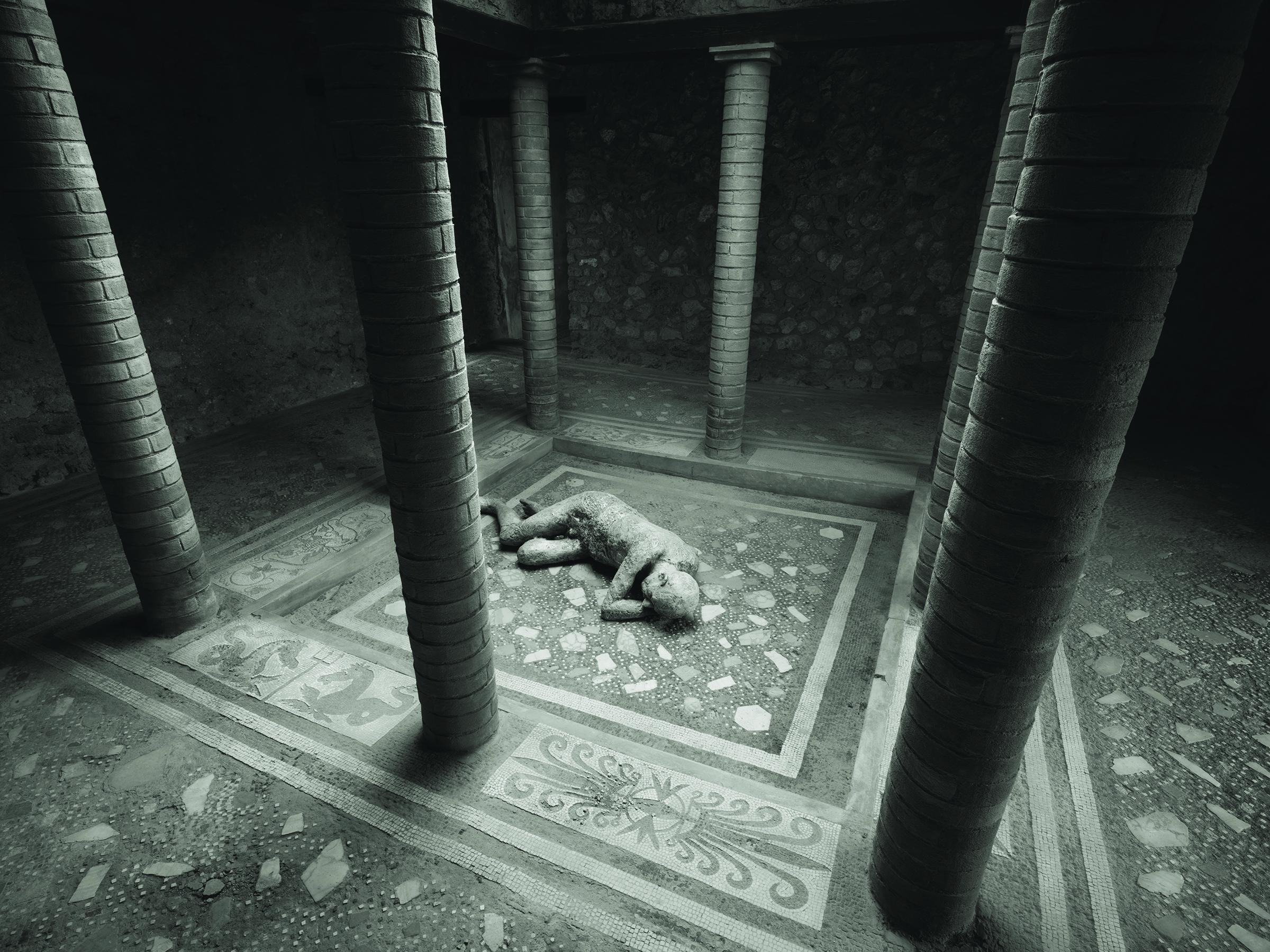 Modena. La mostra di Kenro Izu «Un percorso spirituale fatto di testimonianze» 