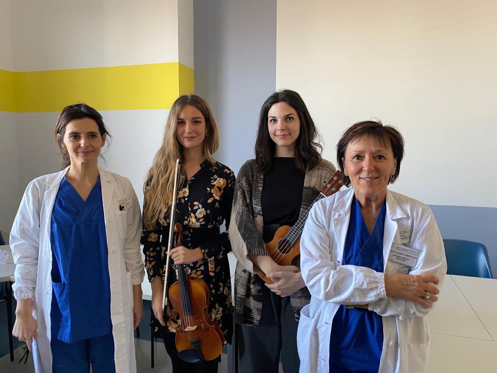 Modena. Una terapia intensiva sempre più umana grazie alla musica che arriva in reparto  