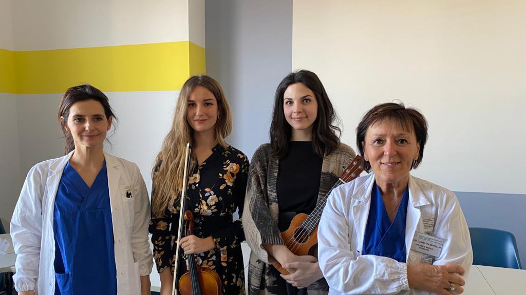 Modena. Una terapia intensiva sempre più umana grazie alla musica che arriva in reparto