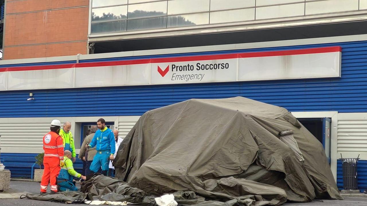 Lotta al coronavirus: unico accesso in ospedale e pre-triage in tenda