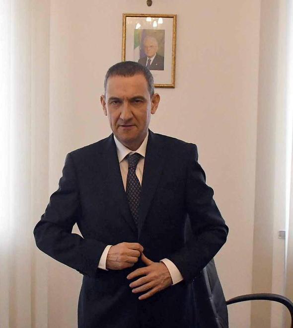 Il nuovo questore, Salvatore Calabrese