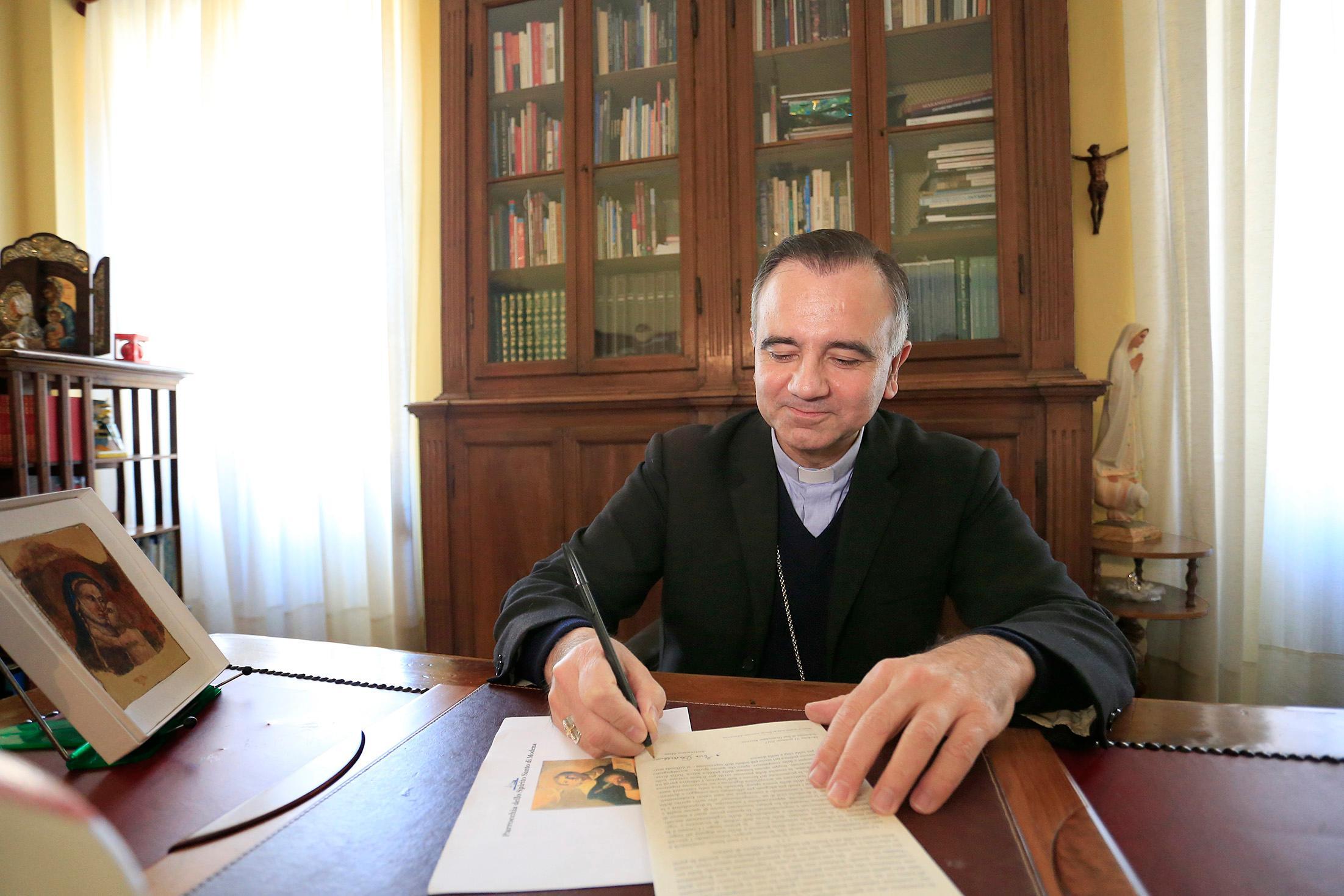 Coronavirus, il vescovo Castellucci, la quaresima e le messe sospese. "Assurde le accuse di igienismo" 