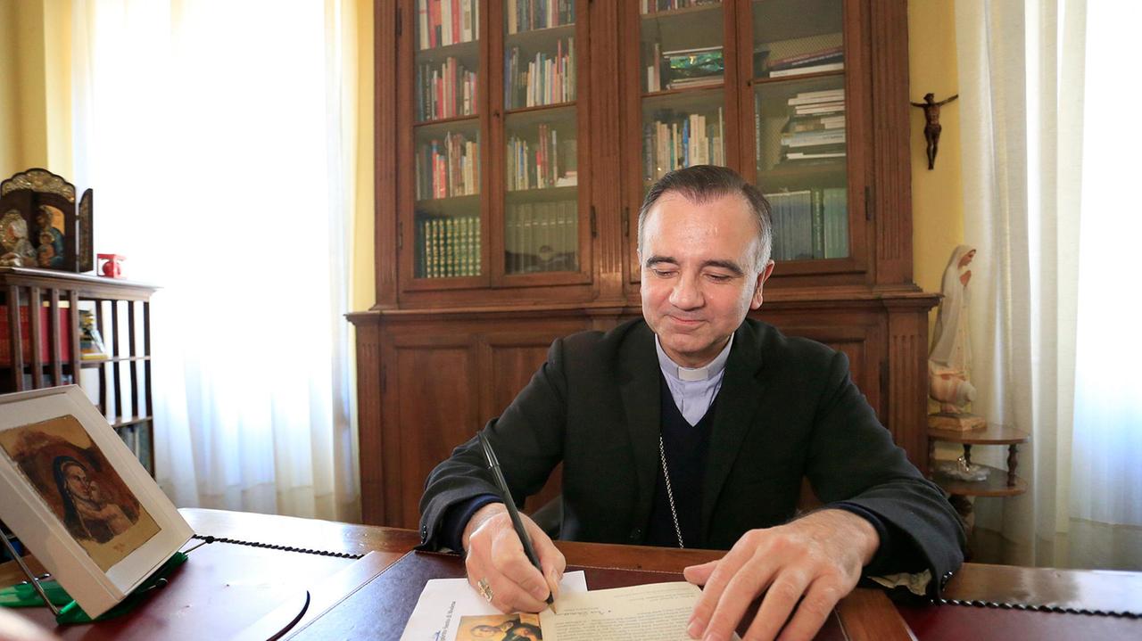 Coronavirus, il vescovo Castellucci, la quaresima e le messe sospese. "Assurde le accuse di igienismo"