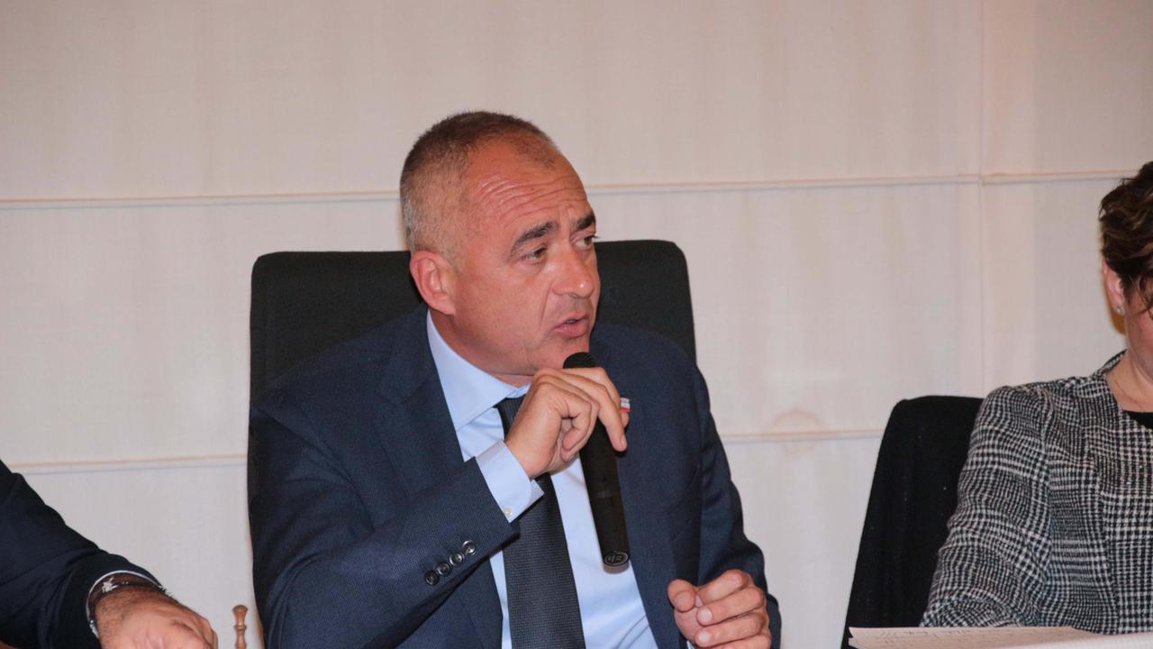 Sindaco indagato: «Ha ricevuto atti segreti»