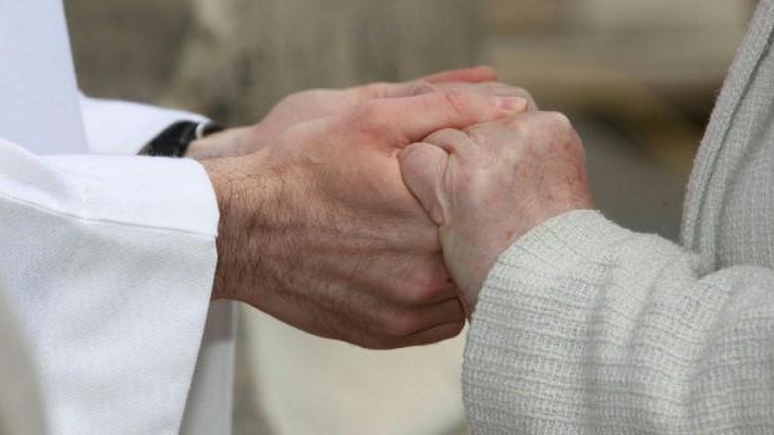Coronavirus, la Diocesi sospende il segno della pace