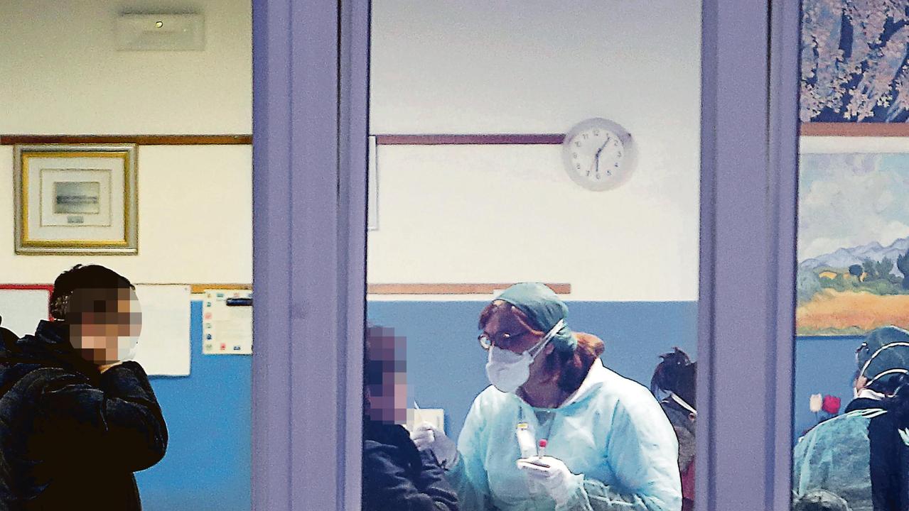 Personale al lavoro in una struttura sanitaria (foto d'archvio)