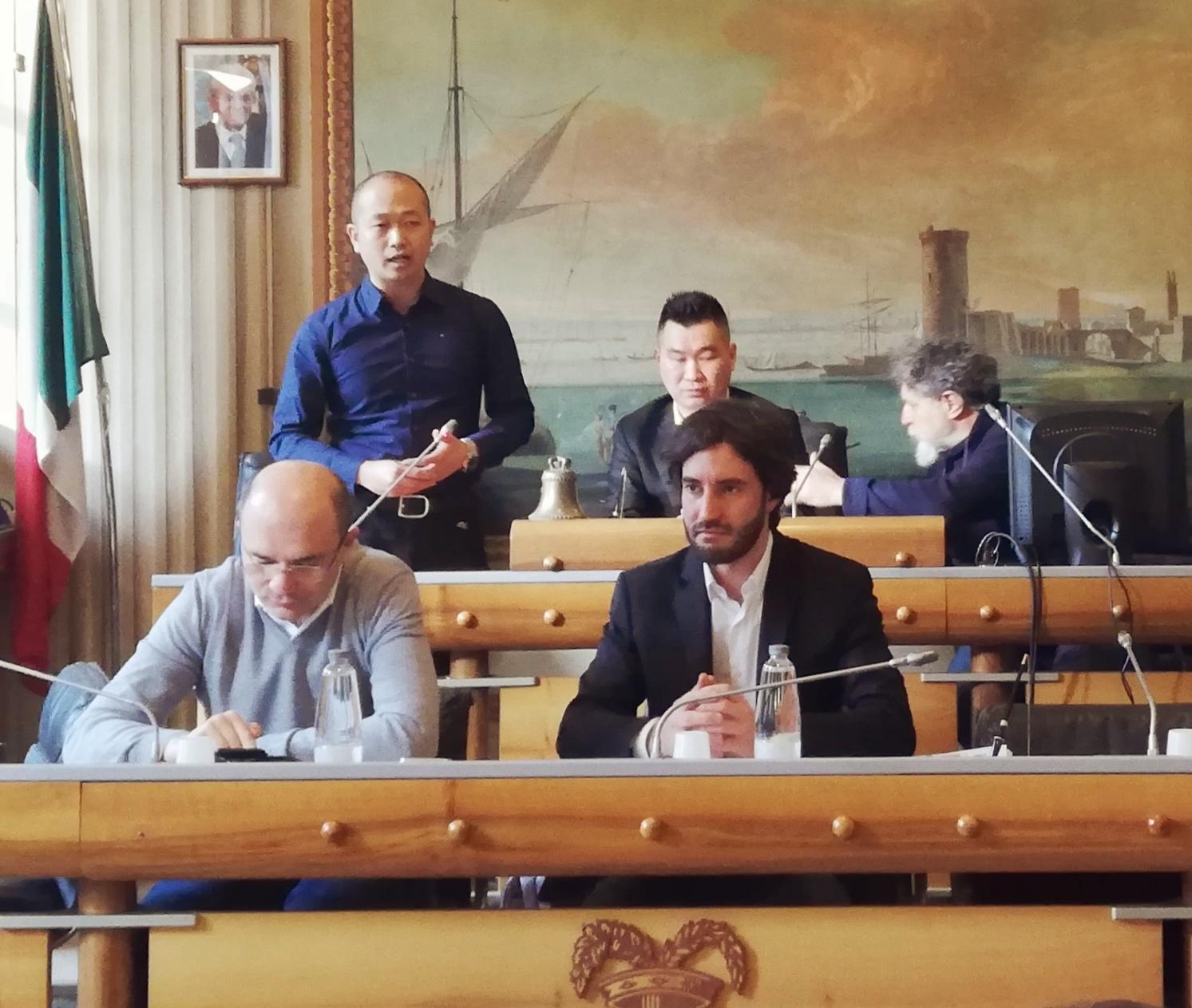 Coronavius, summit a Reggio Emilia tra sindaci e comunità cinese: "Quarantena volontaria per chi rientra in Italia" 
