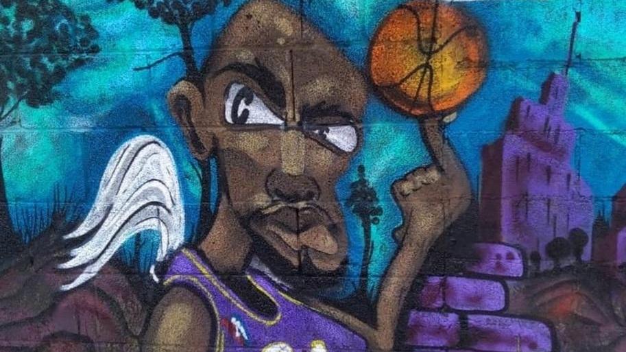 A Carrara un murales anti degrado dedicato a Kobe Bryant