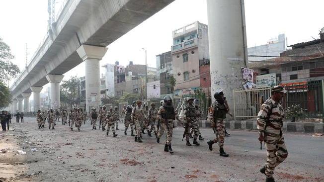 India: 13 morti,150 feriti scontri Delhi