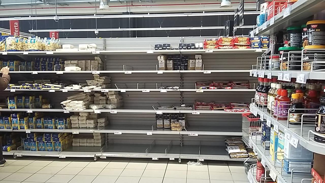 Questa la situazione in una delle Coop livornesi