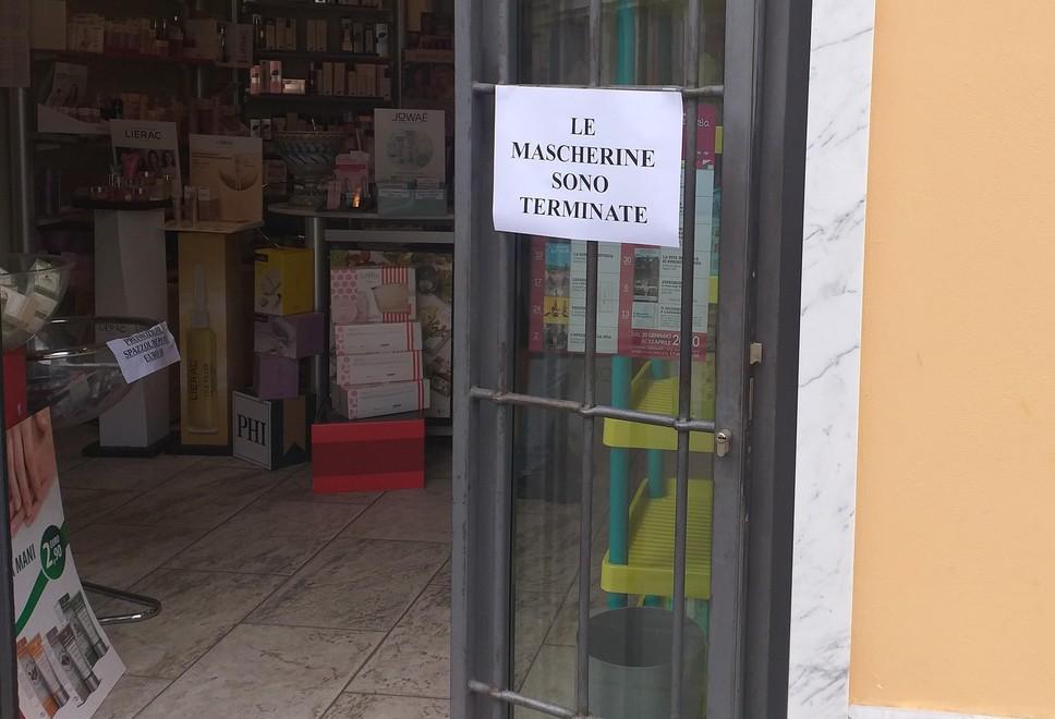 Sciacalli in azione truffano anziani con finti tamponi e mascherine 