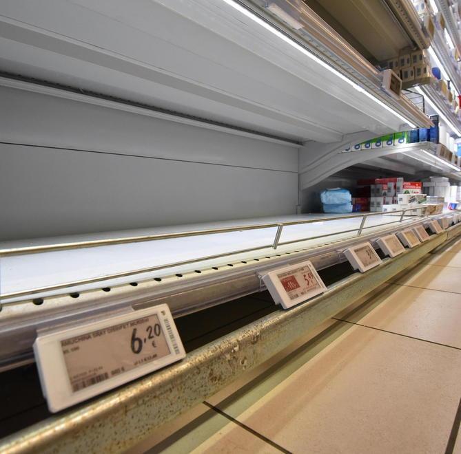Svuotati gli scaffali di pasta e disinfettanti I supermercati cittadini fanno nuovi ordini 