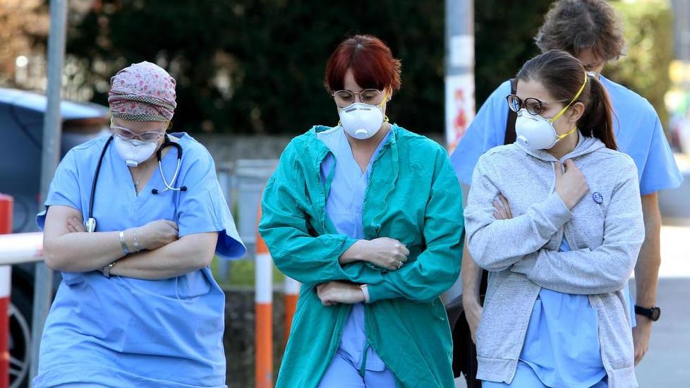 Infermiera positiva al test Siena e Viterbo “in difesa”