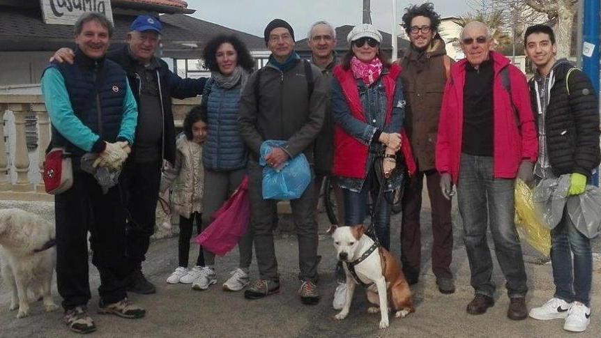 In cento a pulire spiaggia e pineta grazie a Internet