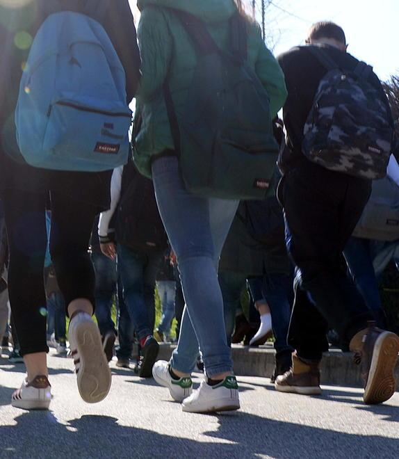 Una studentessa: «Sono stata a Lodi» Panico a scuola, l’intera classe esce 