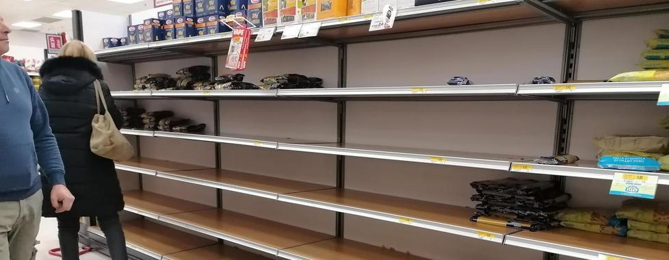 Supermercati presi d’assalto per fare scorte alimentari
