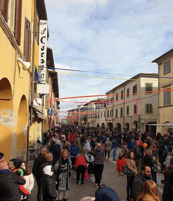 In centinaia alla festa di Carnevale sul Corso