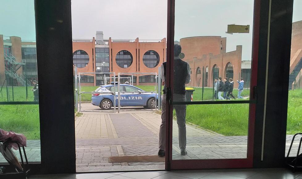 Allarme a scuola per una ragazza Un caso in ospedale