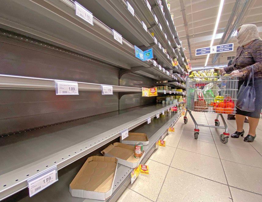 Ressa ai supermercati finita anche l’amuchina 