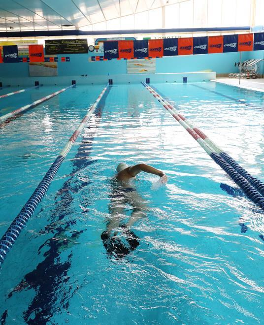 Piscina, il cantiere procede Installata la pista di atletica 