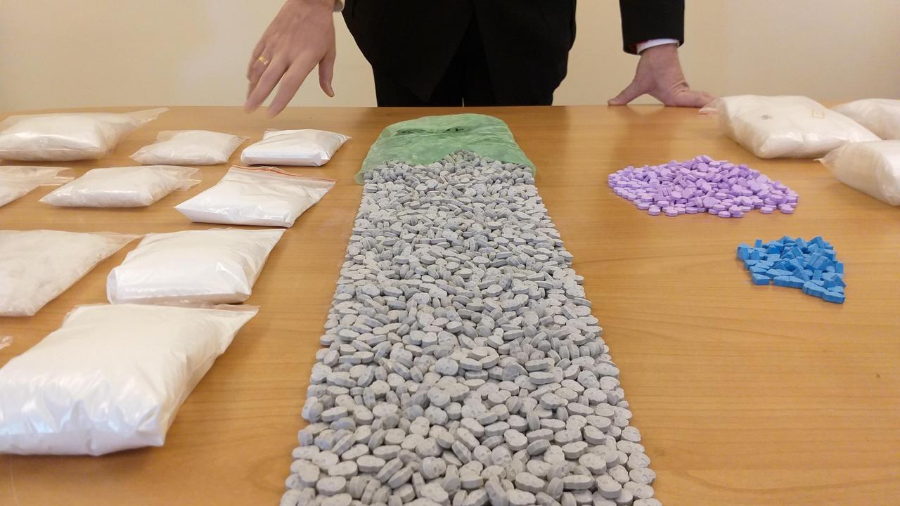 Un sequestro di droga sintetica operato dai carabineri di Prato (foto d'archivio)